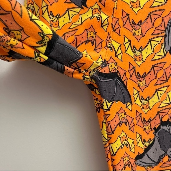 Lularoe Tween Orange Halloween Bat Leggings - Picture 5 of 9
